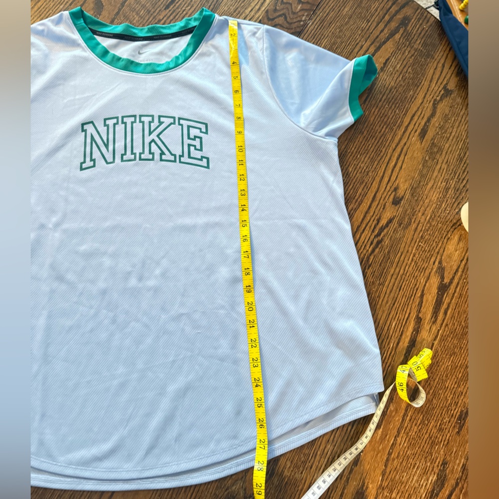 NWOT Nike DriFit Heritage Logo Tee - Picture 5 of 8